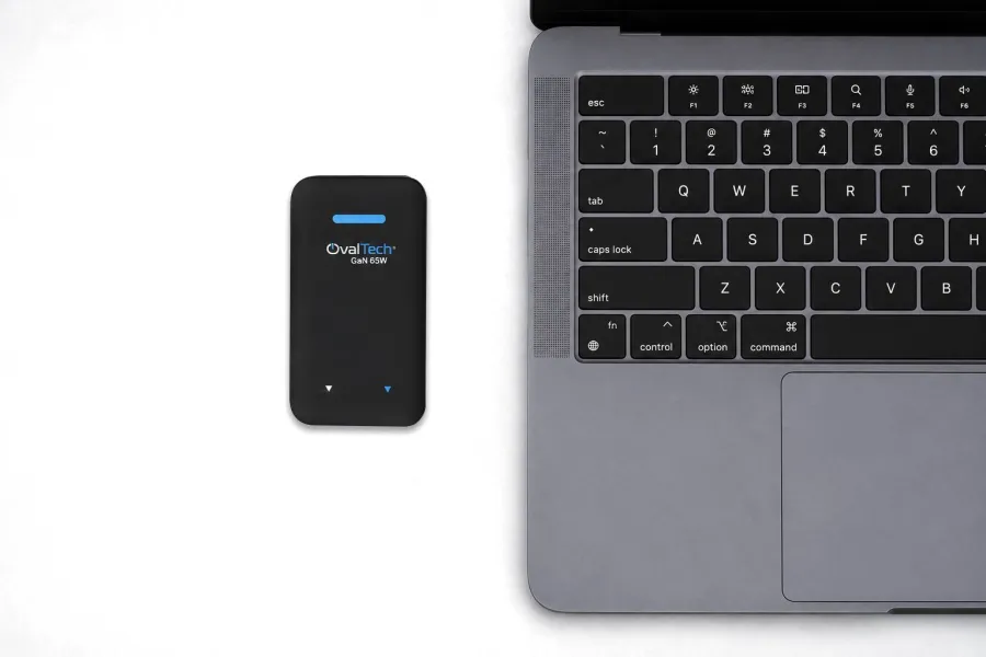 OV-S65W Adaptador de Corriente GaN 65W con puertos PD 3.0 & QC 4.0 Sin Cables (USB C + USB A) marca Ovaltech